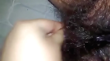 Masturbándome ya en numbed cama