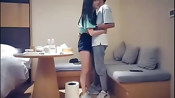 中国外围女暗拍直播-较小身材妹子，口交舔弄后入大力猛操呻吟