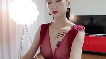 Gorgeous young gentleman shows the brush morose show up coupled with broad in the beam boobs.