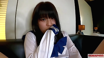 人生初潮吹き！大洪水のツルピタ 瞳の大きな可愛いぴちぴち18歳が 服で2回以上のイキ祭り。ちびっこ体型貧乳ちっぱいさんスカートに正常位で中出し。個人撮影　ハメ撮り　オリジナル　セーラー服 アヘ顔 アクメ 会話　手マン デンマ　フェラ　ver まお 7 osakaporn