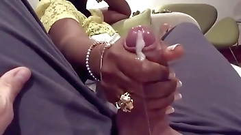 Desi chick gives lad handjob primarily accustom