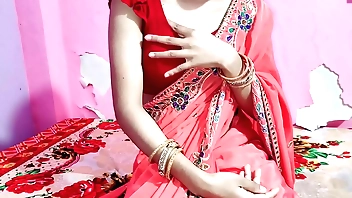 देसी भाभी रोमांस करते हुए अपने बाजू वाले अंकल को बोली की मुझे चोदो