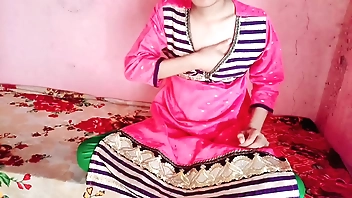 देसी लड़की ने अपने यार को कहा की मुझे चोदो नही तो मेरे अंकल मुझे चोदेंगे