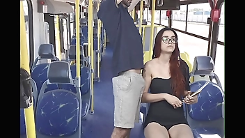 Encoxei novinha estudante not any onibus e acabei gozando em seus peitinhos!