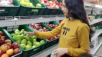 मैं एक अजनबी को अपने घर पर आमंत्रित करता हूं जिसे मैंने बाजार में देखा था, वह निमंत्रण स्वीकार करती है लेकिन मुझे केवल 3H कहती है ताकि प्रेमी उसे खोज न सके