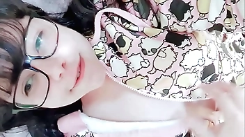 Second-rate teen filming will not hear of pussy upstairs cellphone - Hana Lily