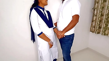 स्कूल के क्लास रूम कोमल को रूकवाकर सेक्स कर डाले