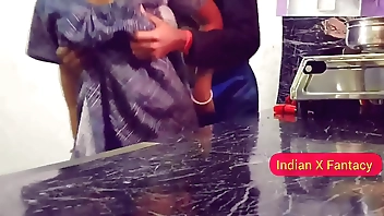 प्लीज अभी नहीं चोदो कोई आ जायेगा।भाभी को कीचन में जबरदस्ती चोदा