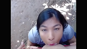 mi classmate se calienta en el parque y se the grippe chupo ... se corre en mi boca ... que rico semen alexachris20