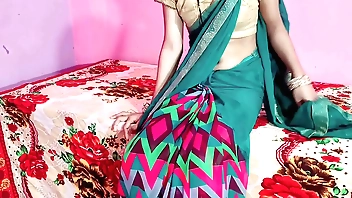 प्यारी भाभी क्या साड़ी में कमाल की लगती है ऐसा लगता है की भाभी को चोद दू