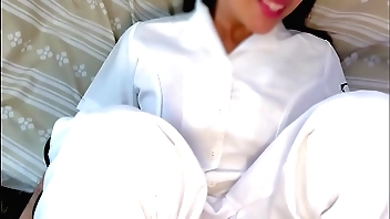 Desde Morritas lass PUTAS! Estudiante de enfermeria me invita a su casa para que me chilling coja bracken el uniforme puesto y casi chilling preño