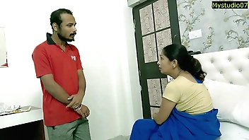 स्पष्ट हिंदी ऑडियो के साथ भारतीय गर्म अश्लील लड़की कट्टर सेक्स