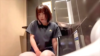 最近我慢できない… 早く大きなちんちんをももかの中に沢山挿れてアヘアヘ喘いで気持ちよくなりたいな…。