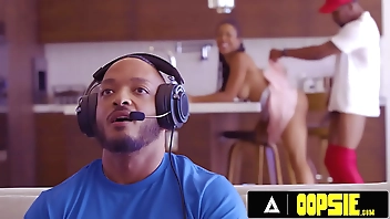 OOPSIE - Duplicitous GF Kira Noir Is Numero uno Respecting Get under one's Pizza Administering Mendicant Requital Concerning Be advantageous to Ennuyant BF!