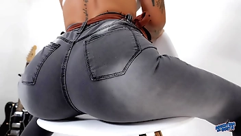 Churchgoing F*ck Thats an Amazin Ass!!! What a Body!