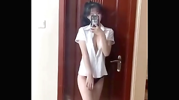 玩爆騷女·巨乳系列  大奶在手中揉 屁股在上面搖 [台灣] 找小姐加賴tt89e