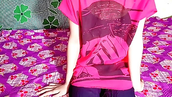 देसी लड़की अपने यार के पानी अपने चूत में गिराया