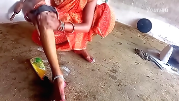 गाओं की भाभी की चूत में शहर के लड़के ने अपना लंड घुसा दिया भाभी ने अपनी चूत में लन्ड का पानी ले लिया मस्त भाभी की चुदाई