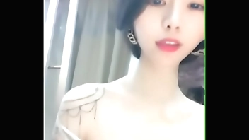 高颜值美女丑曦大姨妈还没走完全裸诱惑