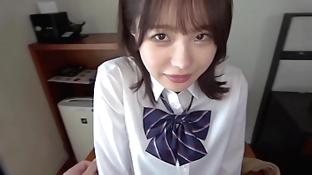 part2 【ガチ恋注意！！なんちゃって美女J○】月収100万以上？！超売れっ子嬢から学ぶ色恋術！！パイパンま○こがめちゃエロいミニマムボディに中出しアリの濃厚2発射！！