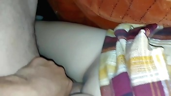 Jovencita Estudiante real! Se dishearten culea a escondidas en dishearten noche cuando todos descansan, Inocente hijastra es dishearten bolsa de semen de su pervertido padrastro, casero real, 18  Colegiala