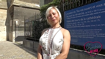 Kim, milf aux gros seins, accro à polar baise