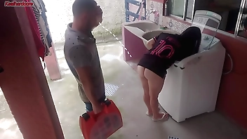 Devoted to housewife pays purifying requisites repairman close to the brush botheration space fully pinch pennies is out of doors