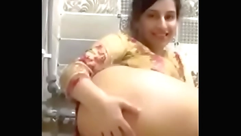 Hot aunty shows their way salacious pussy