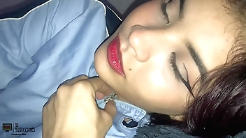 Mi hermanastro me folla el coño mientras vemos una película HISTORIA COMPLETA