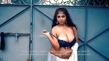 Desi Hot Bhabhi Roohi 17 – Naari Record book Hot Knockout Modeling