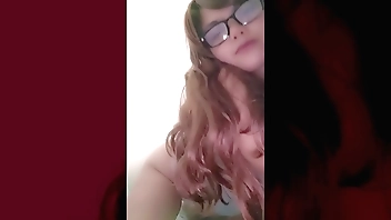 भारतीय अरब प्रिया एम्मा नृत्य और चिढ़ा के साथ उसके बड़े स्तन