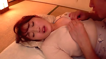 突然離婚を言い渡されシングルファザーになった僕を不憫に思ったご近所の巨乳奥様たちが家事の手伝いをしてくれる事に！奥様の不意な胸チラとパンチラについ勃起してしまったのがバレて「奥さんと別れてからシてないんですよね…？」と誘惑され慰めの生ハメ淫乱SEX！【パート3】