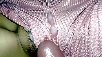 xxx hijastra esta sola en casa mirando tv