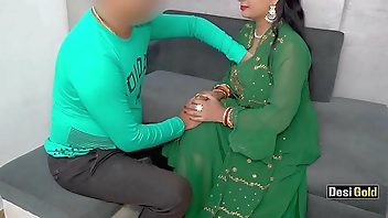 बॉस ने बिग बस्टी इंडियन कुतिया को निजी पार्टी के दौरान चोदा हिंदी के साथ