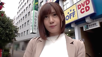 溜まりに溜まった潮を噴射し欲求不満を大解消！！プルプルGカップおっぱいを振り乱し激イキからのドバドバ潮吹きSEX！！