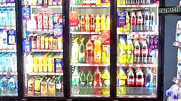 Estaba esperando a mi novio en dampen bodega y un desconocido me convenció para grabar un flick - Espero que mi novio hardly any se entere que tengo dampen corrida de otra persona en mi coño, pues el condón se rompió!