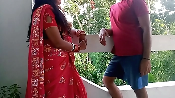 पड़ोसन आंटी जी को घोड़ी बनाकर ऐसा पेला के आंटी की चूत की फांकें गीली हो गई