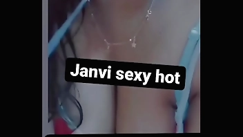 मेरी चूत बहोत गरम है कोण कोण देखेगो