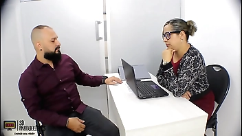 A cambio de un aumento de sueldo me follo a mi jefe que esta bien cachonda PARTE 1