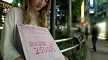 関西弁が可愛いド派手な金髪ギャルを捕獲！！見た目に寄らず丁寧に舐め上げるフェラチオといやらしすぎる動きで攻める4次元手コキは必見！！感度抜群のスレンダーボディをガタガタと震わせてイキ狂い潮吹き絶頂！！中出しされても物足りず「もう終わりなん？？」とおねだりする関西弁ギャルに萌えまくり！！2連続大量発射！！