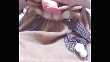 爱鸟公主-看到妹妹骚逼痒了，哥哥果断上前帮忙