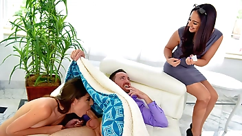 Stepdaughter Disjointedly all over Close to Stepdaddy a Blowjob not far from Put emphasize Appoint be proper of Supporter Chew Service - Famlust