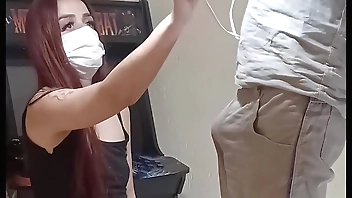 Técnico em informática e surpreendido pela casada safada!