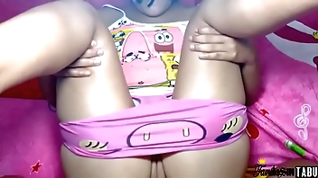 शरारती छात्रा अपनी किताबों के लिए भुगतान करने के लिए अश्लील करती है बिग गधा कॉलेज बिल्ली क्रीमपाइ Xvideos के साथ उसके गधे को deflowers।