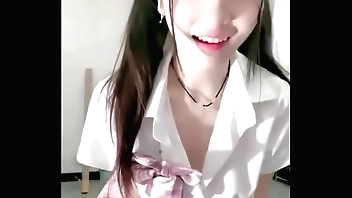 双尾甜美小姐姐！好久没播了！JK装短裙，脱光光道具自慰，假屌跳蛋双管齐下，闭眼很享受国产网约高端外围