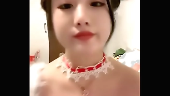 甜美肉嘟嘟美女！玩起来超级骚！无毛骚穴双洞齐插，翘起大肥臀後入爆菊，假屌椅子上骑坐   国产网约高端外围