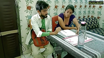 भारतीय सुंदर महोदया और छात्र गर्म सेक्स !! नवीनतम गर्म सेक्स