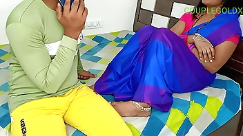 देवर जी मेरे पिछवाड़े बहूत खुजली हो रही है हा भाभी अभी देखता हूं