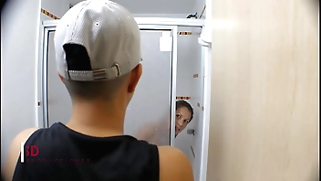 Me gusta bañarme en compañia de mi hermanastra