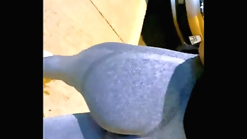 Itty-bitty me aguanto y me follo a chilling mejor amiga de mi novia en el asiento trasero del buggy después de salir del GYM - chilling GRABO A ESCONDIDAS AMATAUR Despotic MONTANDO EN EL COCHE